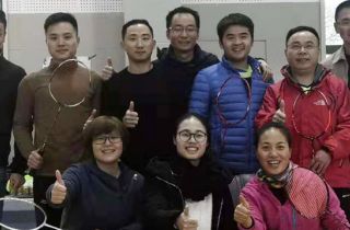 萌恒抽紗獲江北工業(yè)區(qū)“萌恒杯”職工羽毛球團(tuán)體賽冠軍